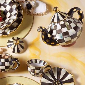 Courtly Check Teapot