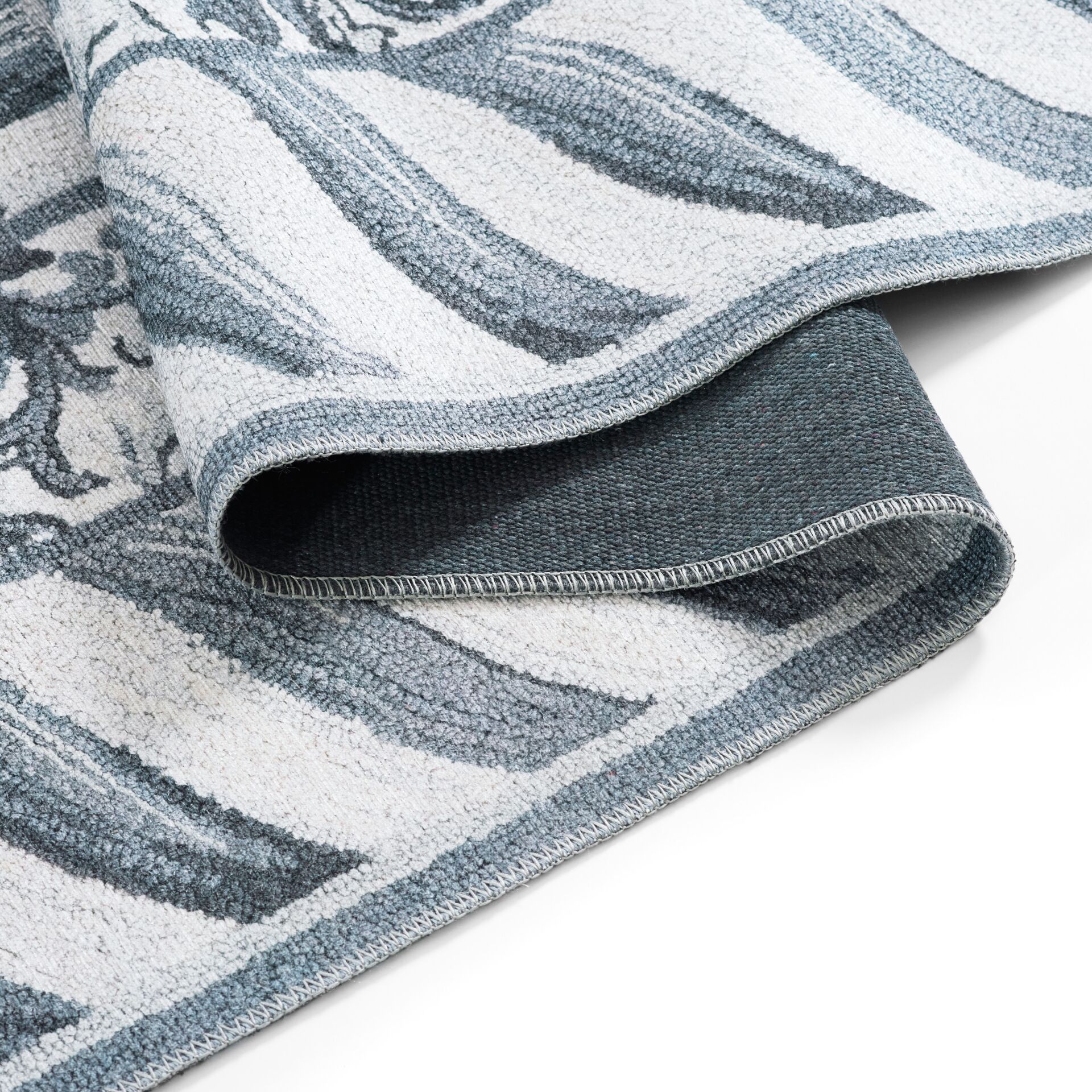 Sterling Check 2' x 3' Washable Rug
