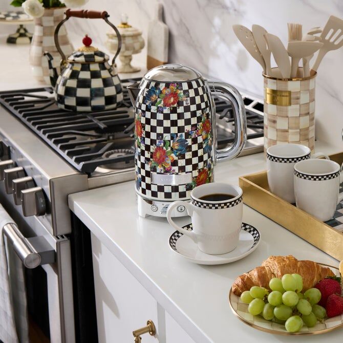 Courtly Flower Market Electric Kettle