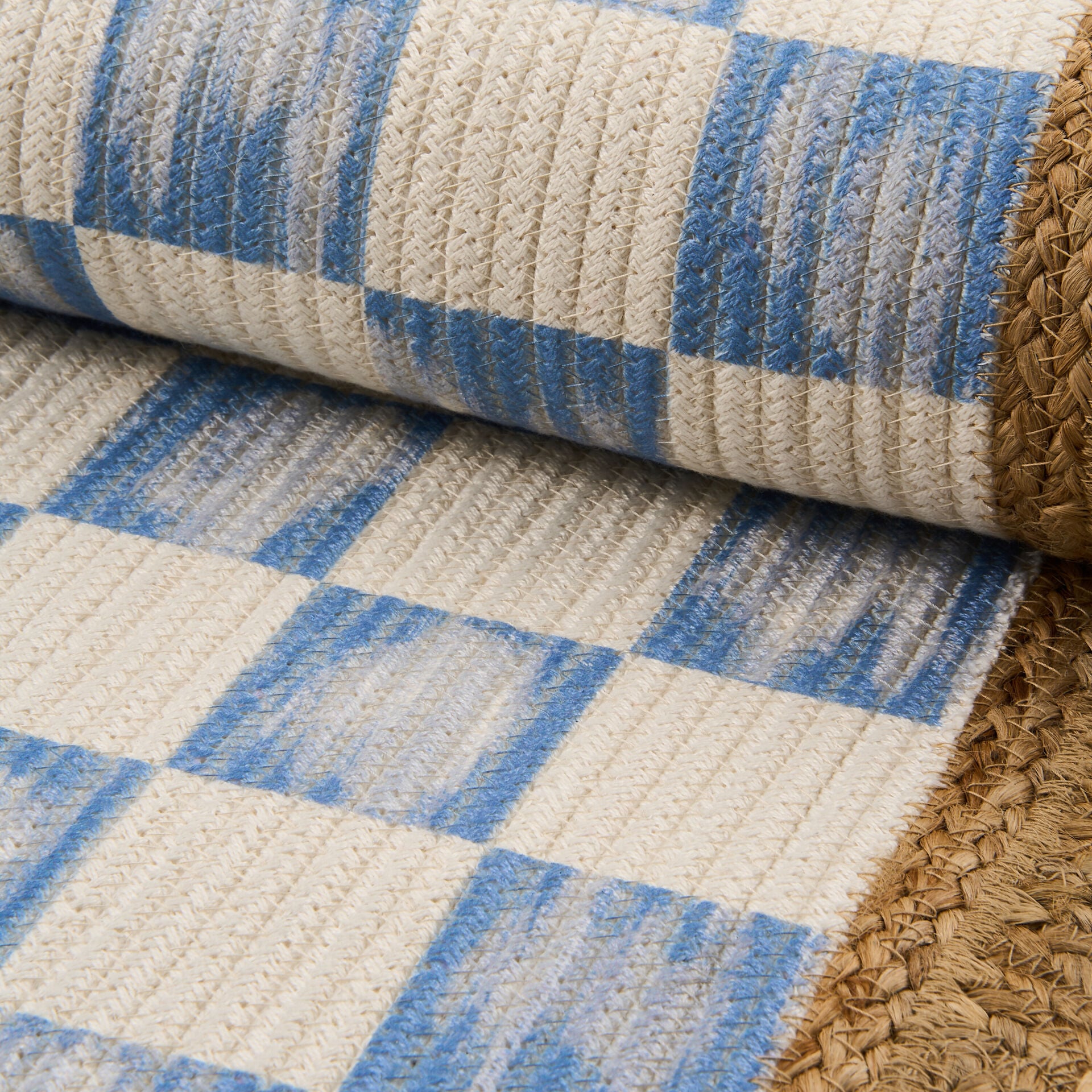 Blue Check with Jute Scallops 3' x 4'8.5'' Rug