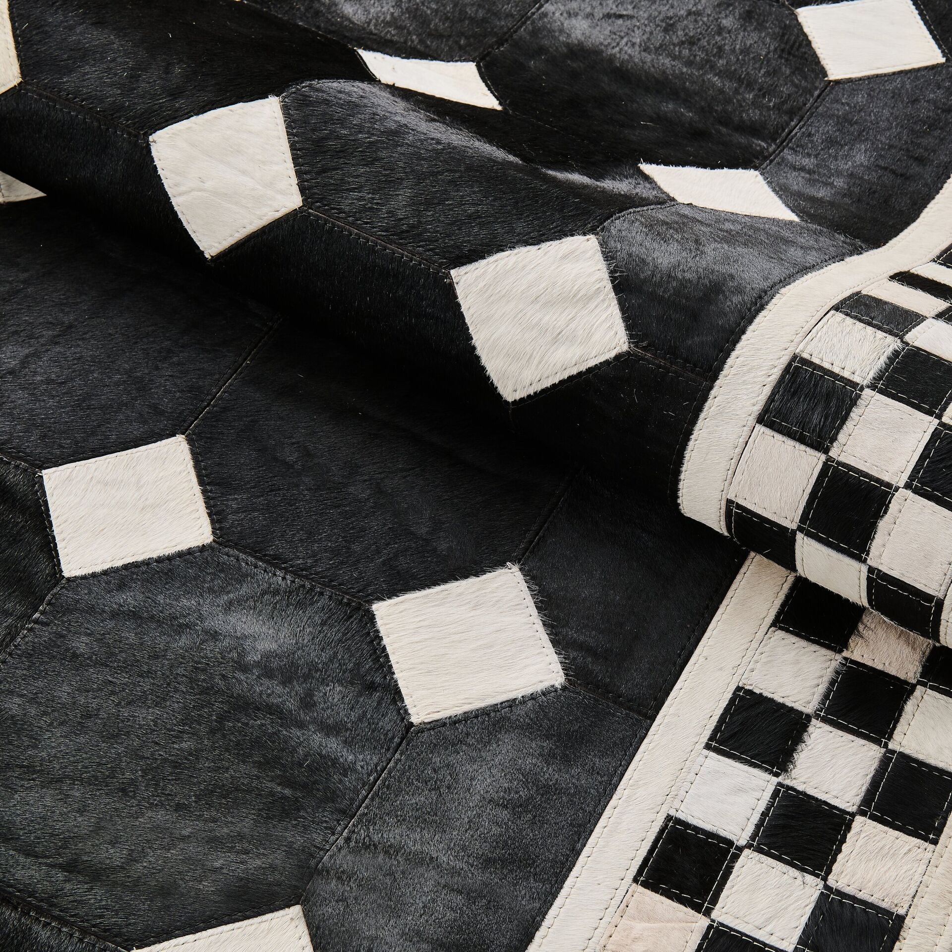 Black Tile Hair on Hide 6' Round Rug
