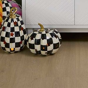 Courtly Check Illuminated Tall Star Pumpkin